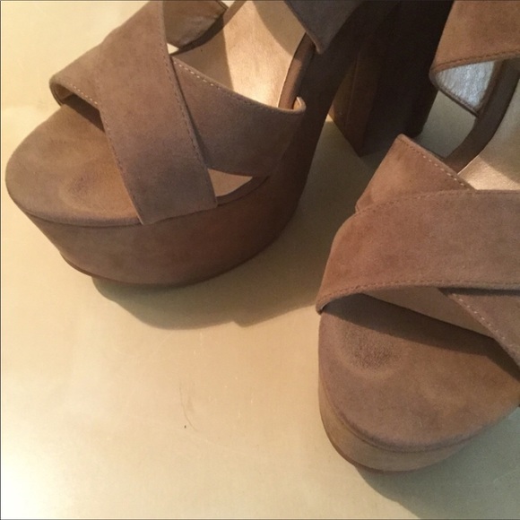 Sold - Picture 3 of 8